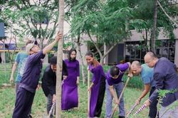 Trường đại học tuyên bố không nhận hoa ngày 20/11