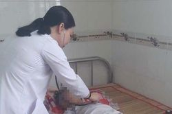 Mâu thuẫn gia đình, mẹ pha thuốc diệt cỏ cho bốn con uống