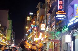 Mưu sinh trong đêm