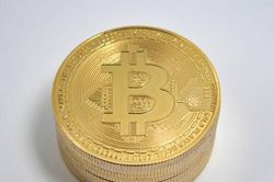 Thị trường tiền ảo 'rực cháy', Bitcoin lại lao dốc