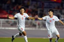 Đức Chinh tỏa sáng, Việt Nam đánh bại U22 Singapore