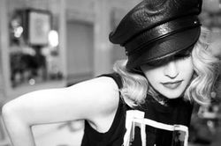 Madonna gây choáng váng vì quá trẻ