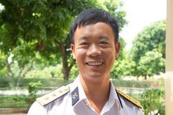 Chồng lính đảo, vợ giáo viên...