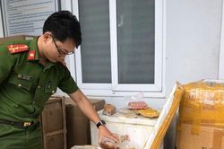 Phát hiện lô hàng hóa không rõ nguồn gốc trên xe khách 'tuồn' vào TP. Đà Nẵng
