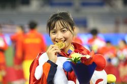Xót xa máu và nước mắt tuyển nữ VN sau HCV SEA Games