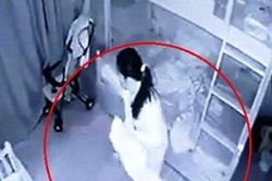 Tạm giữ người giúp việc 'cầm chân dốc ngược' bé gái 1 tuổi ở Nghệ An