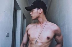 Nam sinh trường Việt - Hàn khoe body 'chất lừ' lộ gu người yêu tương lai