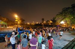 Hà Nội hứng 'thảm họa', dân bất an, nhà buôn được dịp hốt bạc