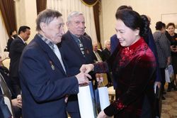 Chủ tịch Quốc hội Nguyễn Thị Kim Ngân gặp cựu chiến binh Belarus