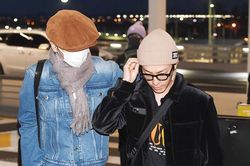 Super Junior sân bay: Choi Siwon râu ria xồm xoàm, Lee Teuk trẻ hóa như trai 20