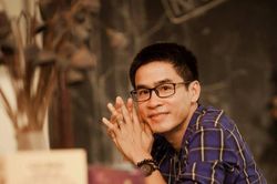 Nhà thơ Nguyễn Phong Việt ra mắt tập thơ Mình sẽ đi cuối đất cùng trời bằng... những nỗi đau