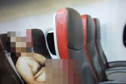 Cư dân mạng kêu gọi bỏ tù người đàn ông có hành vi 'gây buồn nôn' trên máy bay