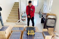 Hà Nội: Phát hiện kho chứa hơn 4.000 bao thuốc lá ngoại 555 nhập lậu
