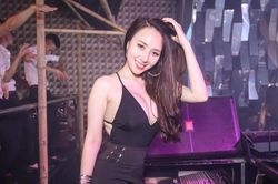 Gu thời trang cực gợi cảm của Thảo Bebe, vợ Khắc Việt nghi lộ clip nóng