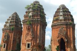Bình Định đầu tư xây dựng đường kết nối với di tích quốc gia đặc biệt tháp Dương Long
