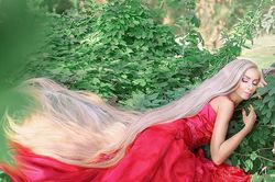 'Nàng Rapunzel đời thực' được đàn ông săn đón vì mái tóc dài gần 2m