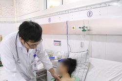 Bác sỹ hút hơn nửa lít máu tươi cứu nam thanh niên đứt dây chằng phổi