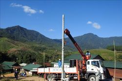 Gần 1.200 hộ dân vùng khó khăn ở Kon Tum được cấp điện lưới quốc gia