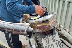 Để lại xe máy trên cầu, nam thanh niên lao mình xuống sông tự tử