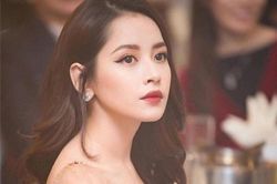 Diện váy hai dây trễ nải khoe ngực, nhưng dân tình lại 'đổ gục' trước mặt mộc của Chi Pu