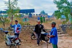 Đi thăm mộ, tá hỏa phát hiện thi thể đang phân hủy