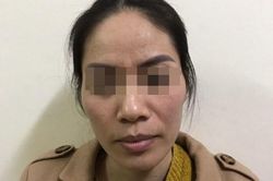 Bắt quả tang hai cô gái đang bán dâm với giá 500.000 đồng tại quán mát-xa
