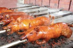 Bí quyết làm heo sữa quay nguyên con kiểu Philippines