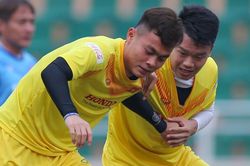 U23 Việt Nam được thị phạm kỹ năng tranh chấp