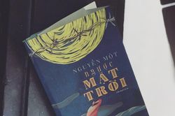 Ngược mặt trời – tiểu thuyết chiến tranh với thủ pháp huyền ảo