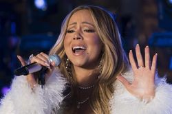 'All I Want For Christmas Is You' giúp Mariah Carey đi vào lịch sử Billboard