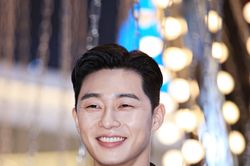 IU bén duyên cùng Park Seo Joon trong phim của đạo diễn 'Phi vụ bá đạo'