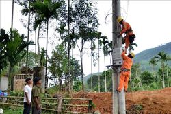Người dân 'vùng lõm' Quảng Ngãi sắp có điện vui xuân đón Tết