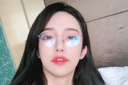 Lại thêm 1 hot girl Trung Quốc lộ mặt thật dọa CĐM hết hồn
