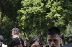 Còn có ai đó yêu thương bạn