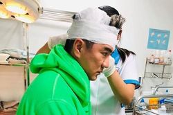 Đàm Vĩnh Hưng bị chảy máu đầu khi biểu diễn ở quán bar Hải Phòng