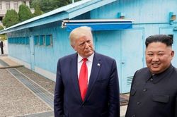 Tổng thống Trump nhờ gửi lời chúc mừng sinh nhật đến ông Kim Jong-un