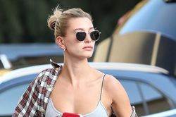 Hailey Bieber diện mốt không nội y đến phòng tập nhảy