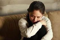 Nhờ camera nhà hàng xóm, tôi chết lặng khi biết tối nào anh cũng lén sang nhà người phụ nữ đơn thân