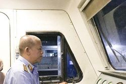 Những phút trải lòng ngày Tết của 'kiện tướng lái tàu' đêm Giao thừa