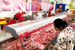 Mùng 3 Tết, nhiều siêu thị và chợ mở cửa, giá cả các mặt hàng thiết yếu tăng nhẹ