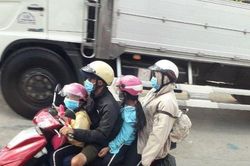 Người dân vất vả trở lại TP.HCM sau kỳ nghỉ Tết Nguyên đán