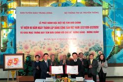 Phát hành đặc biệt bộ tem kỷ niệm 90 năm thành lập Đảng Cộng sản Việt Nam