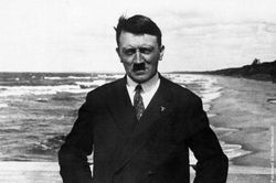 Khoảnh khắc 'cực độc' về trùm phát xít Hitler trước khi nổi tiếng