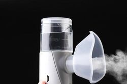 Chuyên gia nhi khoa nói gì về virus corona mới lây qua khí dung?
