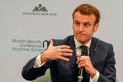 TT Macron phản pháo Ngoại trưởng Pompeo, nói 'phương Tây đang suy yếu'