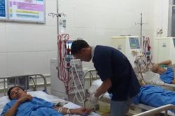 Hành động ý nghĩa của những nhà hảo tâm giúp bệnh nhân nghèo chạy thận