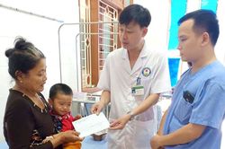 Chia sẻ yêu thương với bệnh nhân nghèo