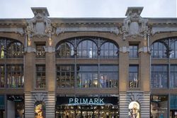 Dịch COVID-19 đe dọa nguồn cung cấp quần áo Primark