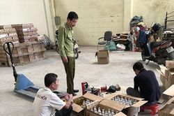 Hàng loạt sản phẩm nước uống ngoại bị tẩy, thay hạn dùng mới