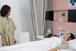 Chồng mang hết tiền tiết kiệm đưa bồ đi đẻ